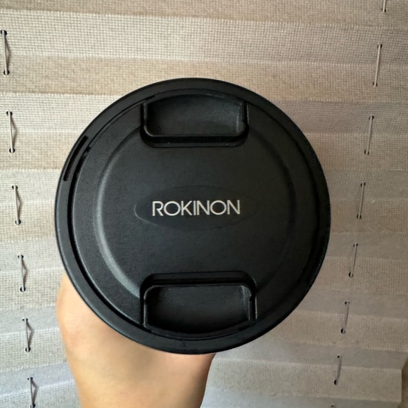 Rokinon 35mm f/1.4 lens for Canon - Picture 2 of 2